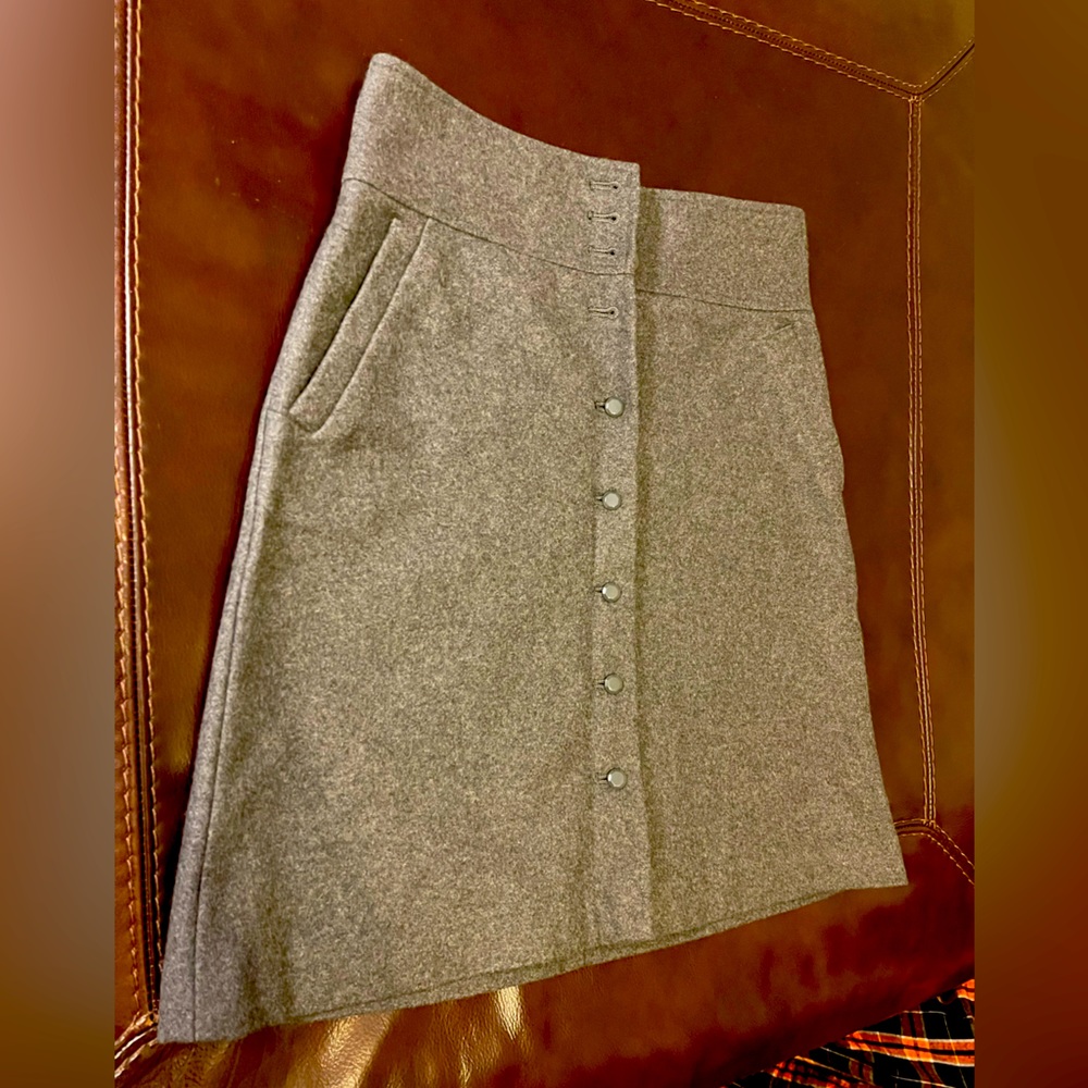 Club Mónaco, wool, gray buttoned skirt